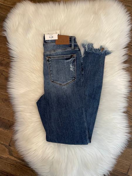 Judy Blue || Jana High Waist Destroy Skinny w/Shark Bite Hem