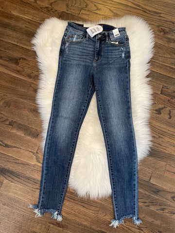 Judy Blue || Jana High Waist Destroy Skinny w/Shark Bite Hem